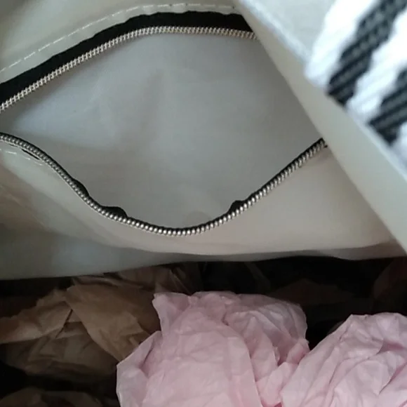 Disney Mickey Mouse Tapestry Tote NWOT - Picture 5 of 9